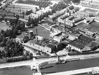 75982 Luchtfoto van de coöperatieve Stichtse Olie- en Lijnkoekenfabriek (S.O.L., Everard Meijsterlaan 3) te Utrecht, ...